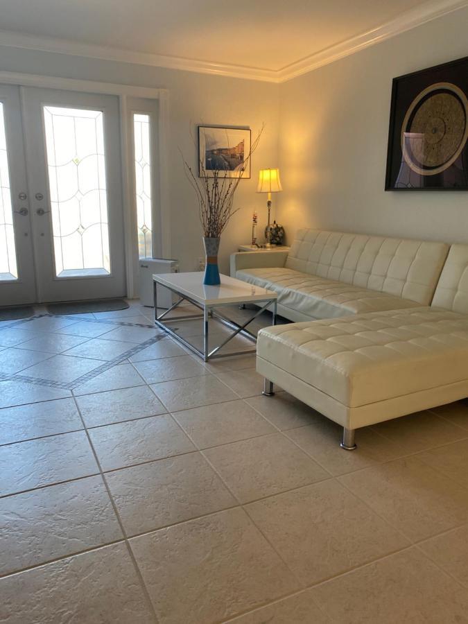 This Homestay Oasis Is The Cape'S Best Place To Stay Cape Coral Exterior photo