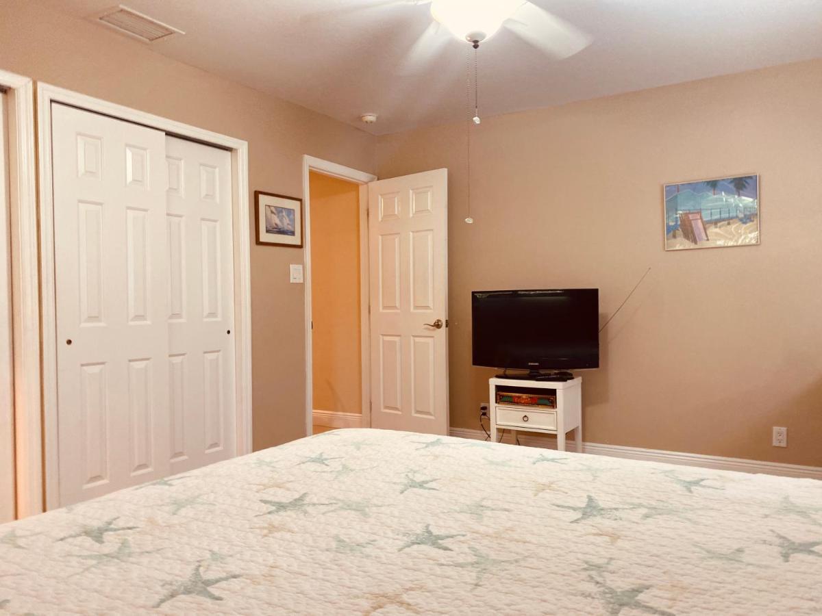 This Homestay Oasis Is The Cape'S Best Place To Stay Cape Coral Exterior photo