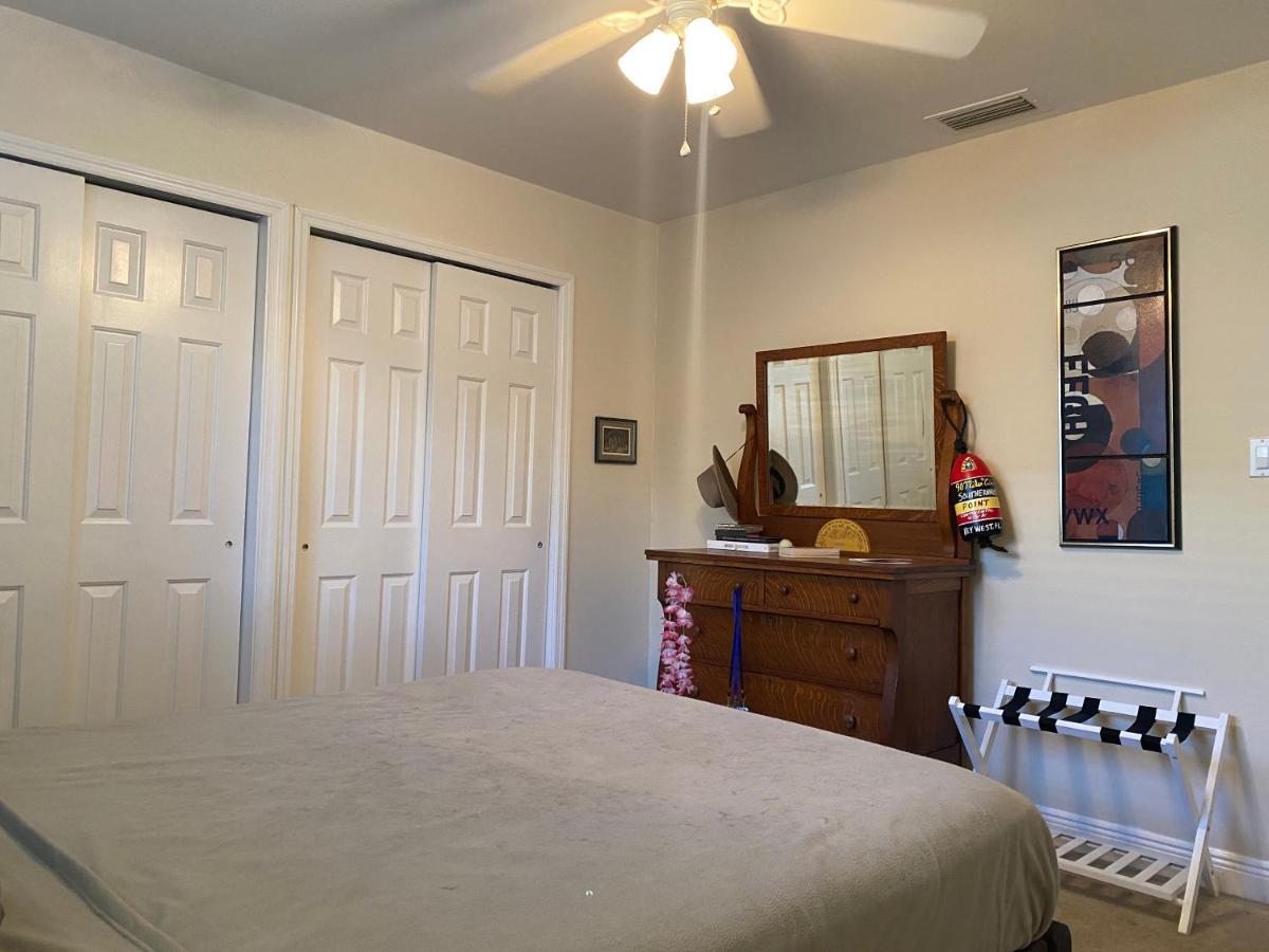 This Homestay Oasis Is The Cape'S Best Place To Stay Cape Coral Exterior photo