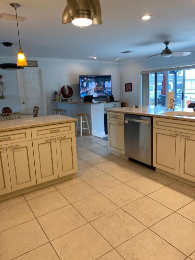 This Homestay Oasis Is The Cape'S Best Place To Stay Cape Coral Exterior photo