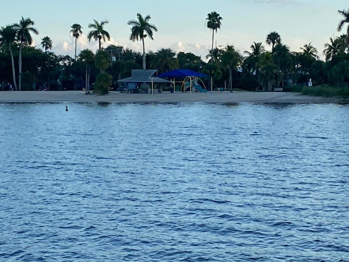 This Homestay Oasis Is The Cape'S Best Place To Stay Cape Coral Exterior photo