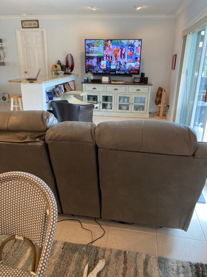 This Homestay Oasis Is The Cape'S Best Place To Stay Cape Coral Exterior photo